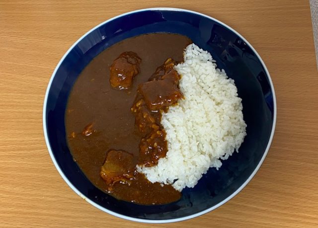 盛り付けたJALカレー