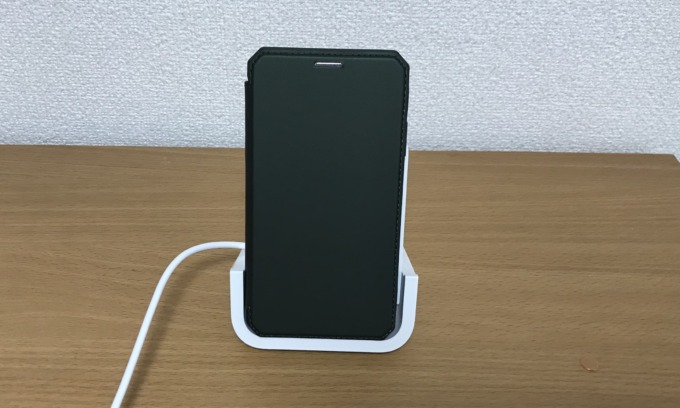 iPhone11を充電中