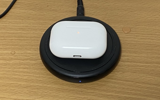 AirPodsProを充電中